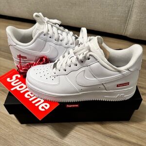 Supreme Nike Air Force 1 Low Box Logo  Sneakers Men’s size 6.5 / Women’s 8